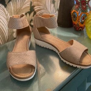Gabor size 9 woman's sandal